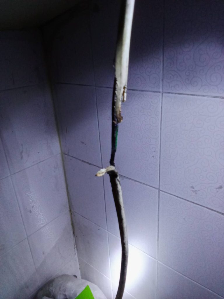 สายไฟชำรุด