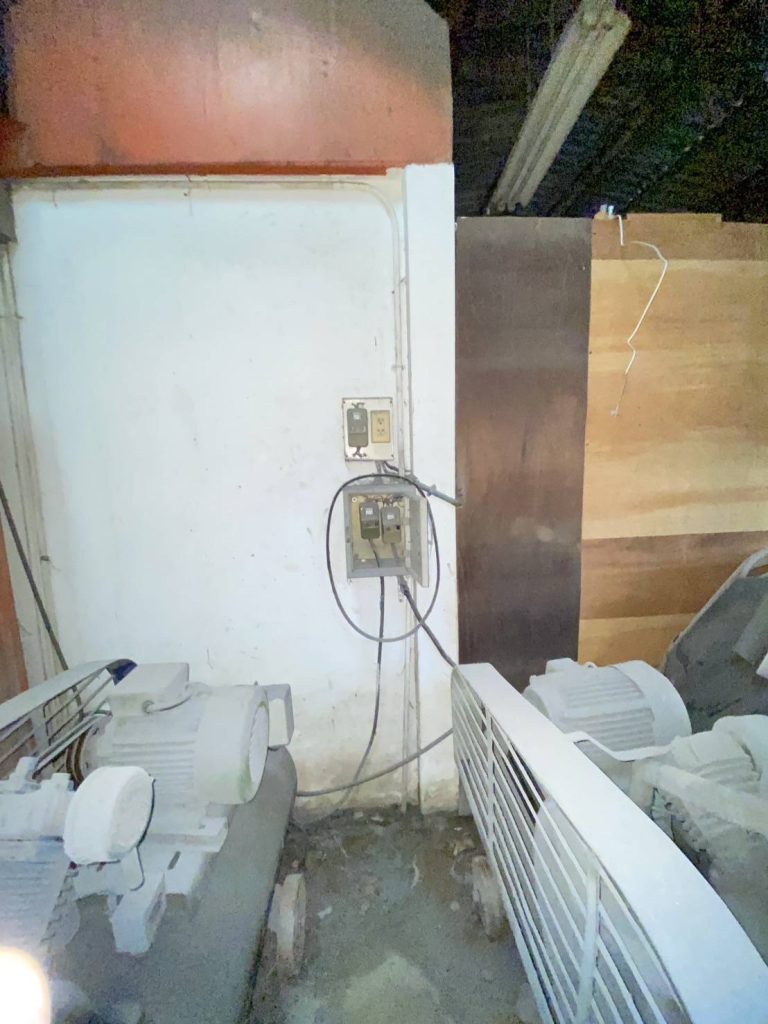 แผงควบคุมไฟฟ้า