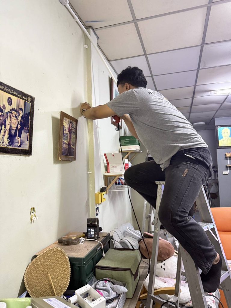 เดินท่อร้อยสายติดตั้งปลั๊ก