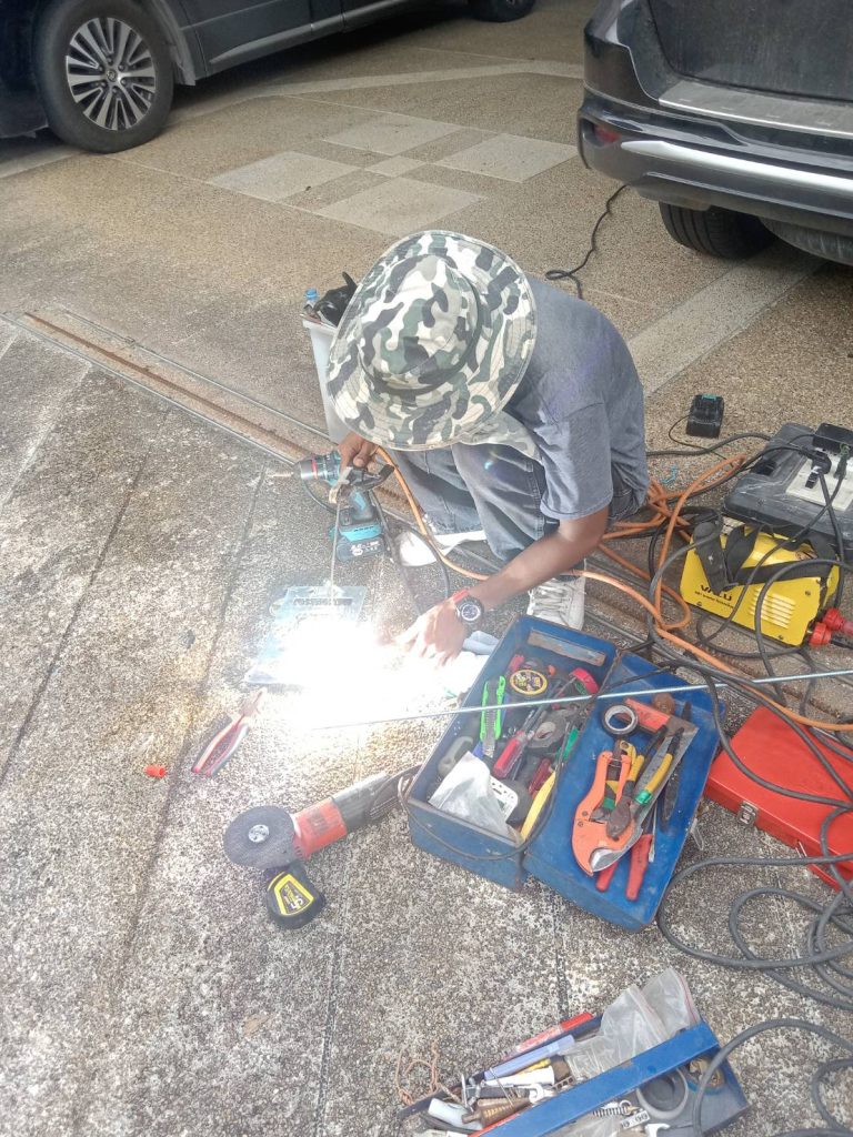 ติดตั้งมอเตอร์ประตูรีโมท