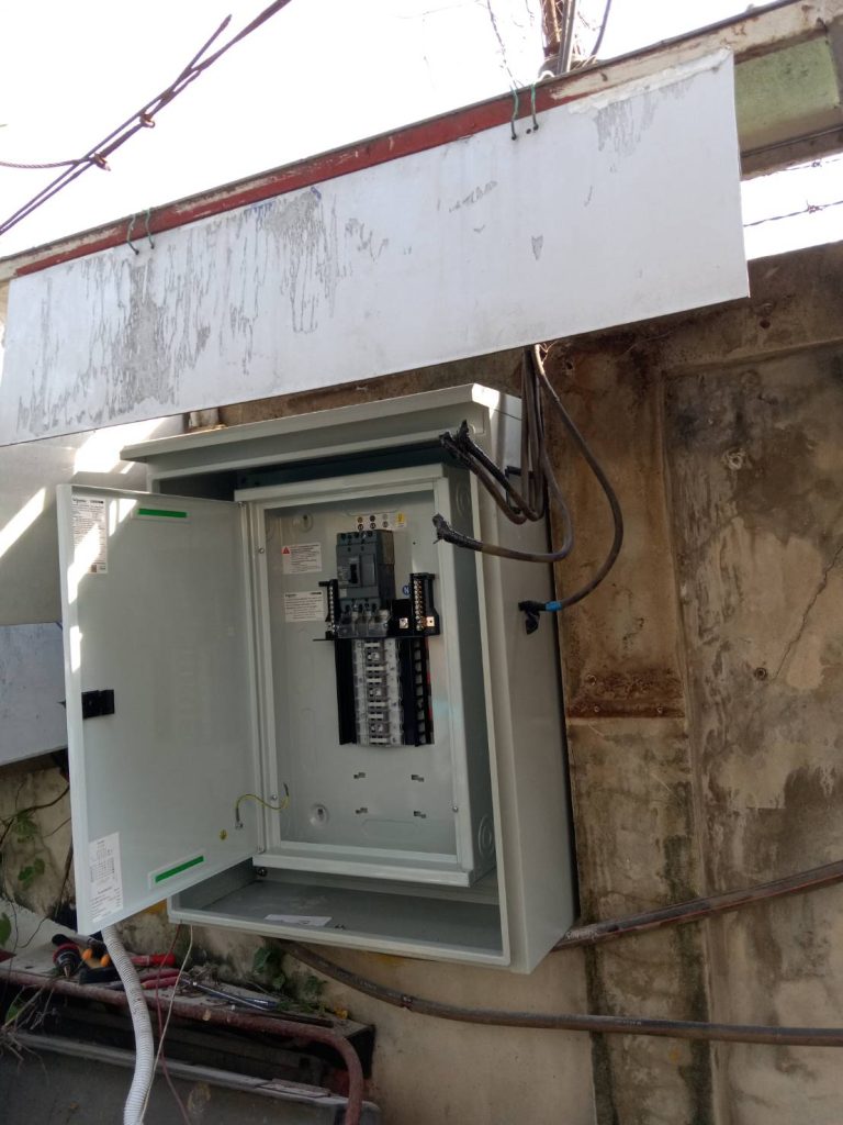 ถอดเปลี่ยนตู้โหลดเซ็นเตอร์