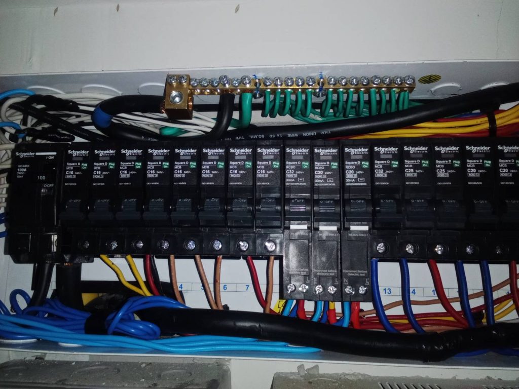 ติดตั้งตู้คอนซูมเมอร์ยูนิต