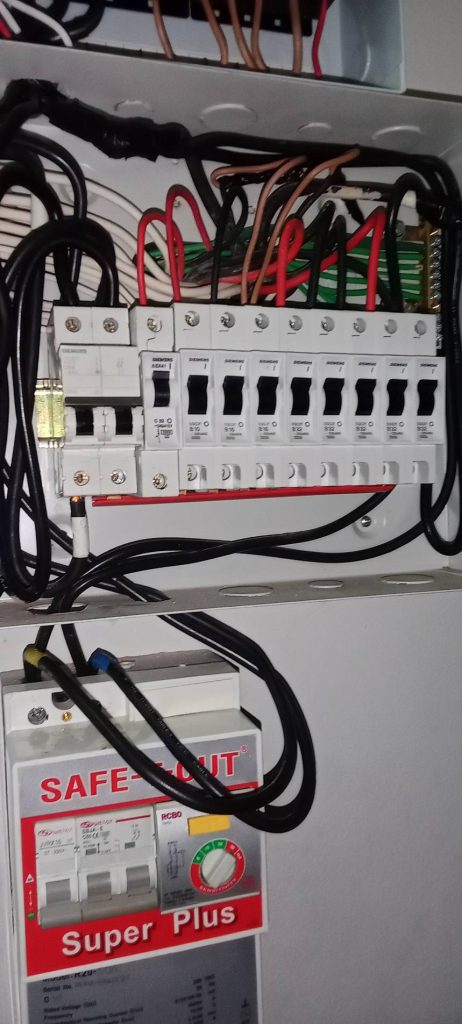 เครื่องตัดกระแสไฟฟ้ารั่วอัตโนมัติ