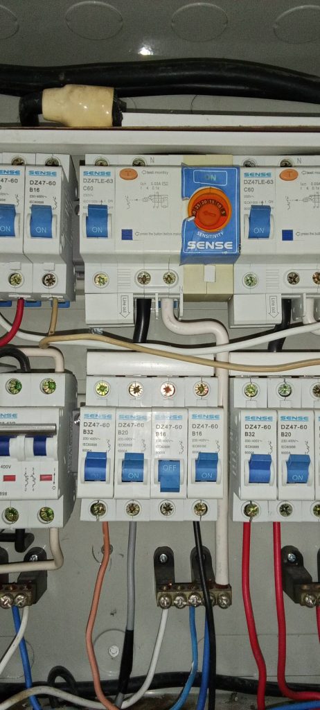 เช็คตู้เมนเบรกเกอร์