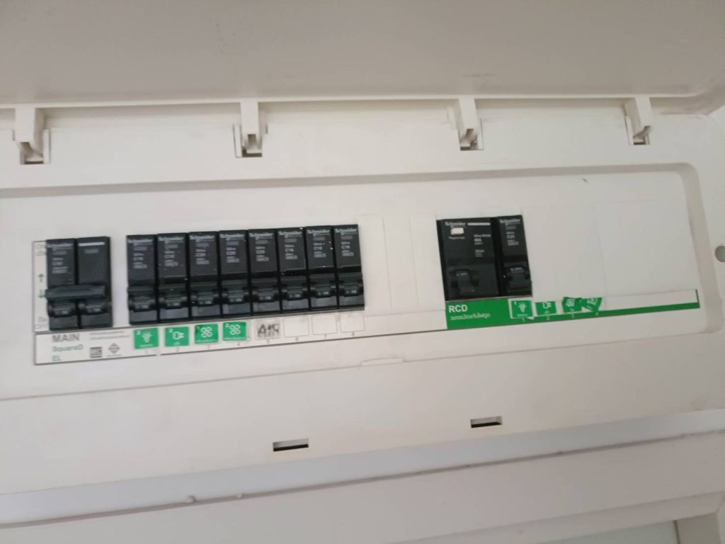 ตู้คอนซูมเมอร์