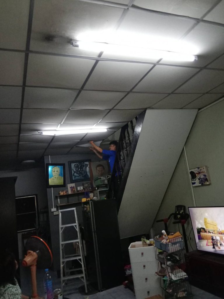 เปิดฝ้าเช็กสายไฟ