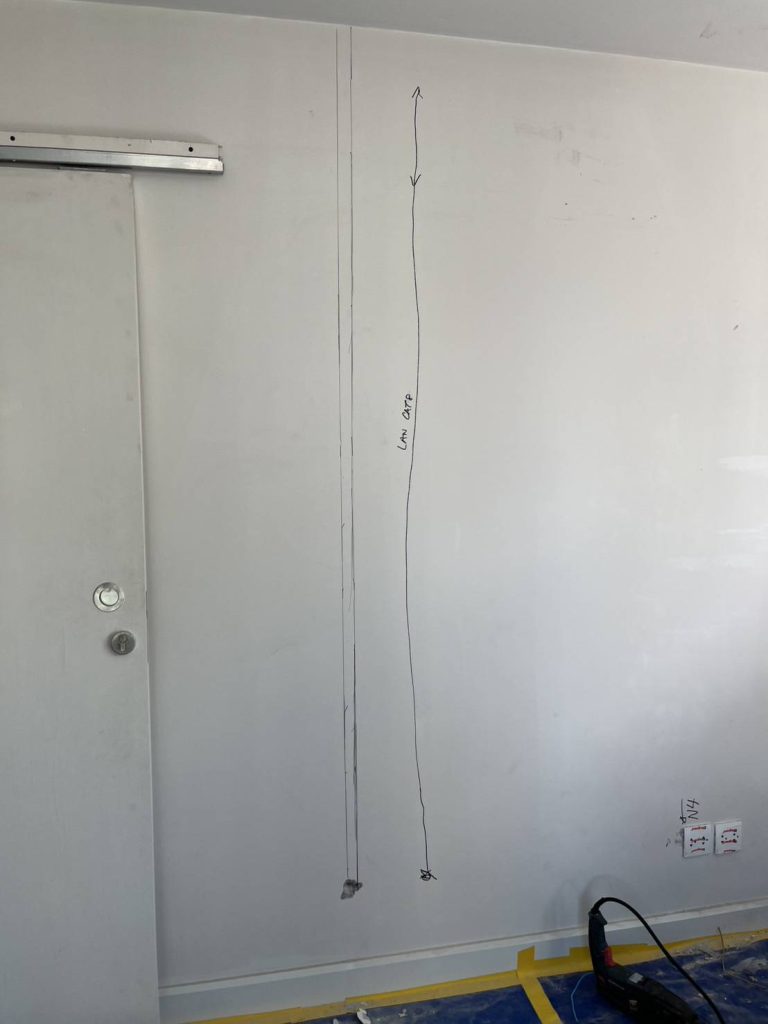 มาร์คจุดเดินสายติดตั้งปลั๊ก