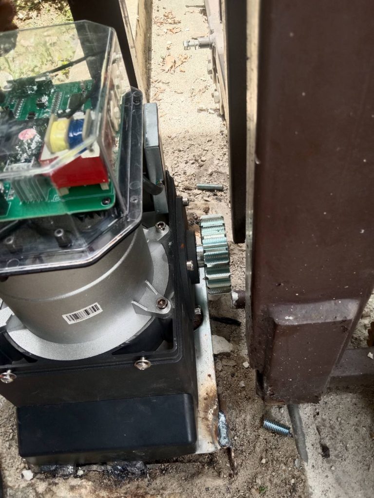 ติดตั้งมอเตอร์ประตูรีโมท