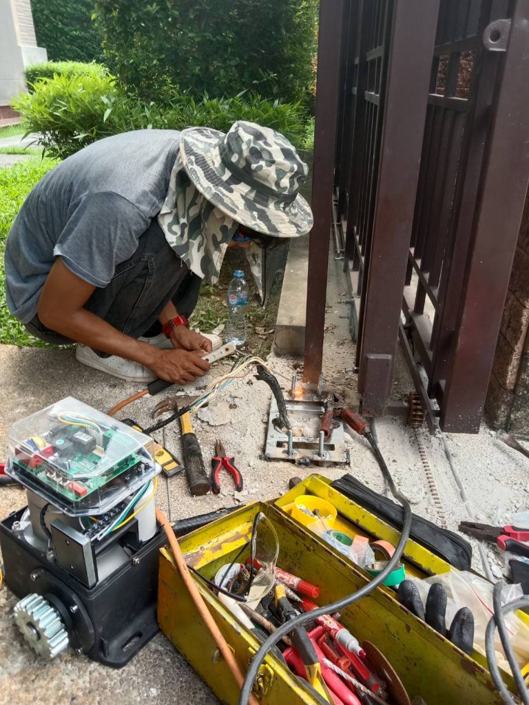 ติดตั้งมอเตอร์ประตูรีโมท