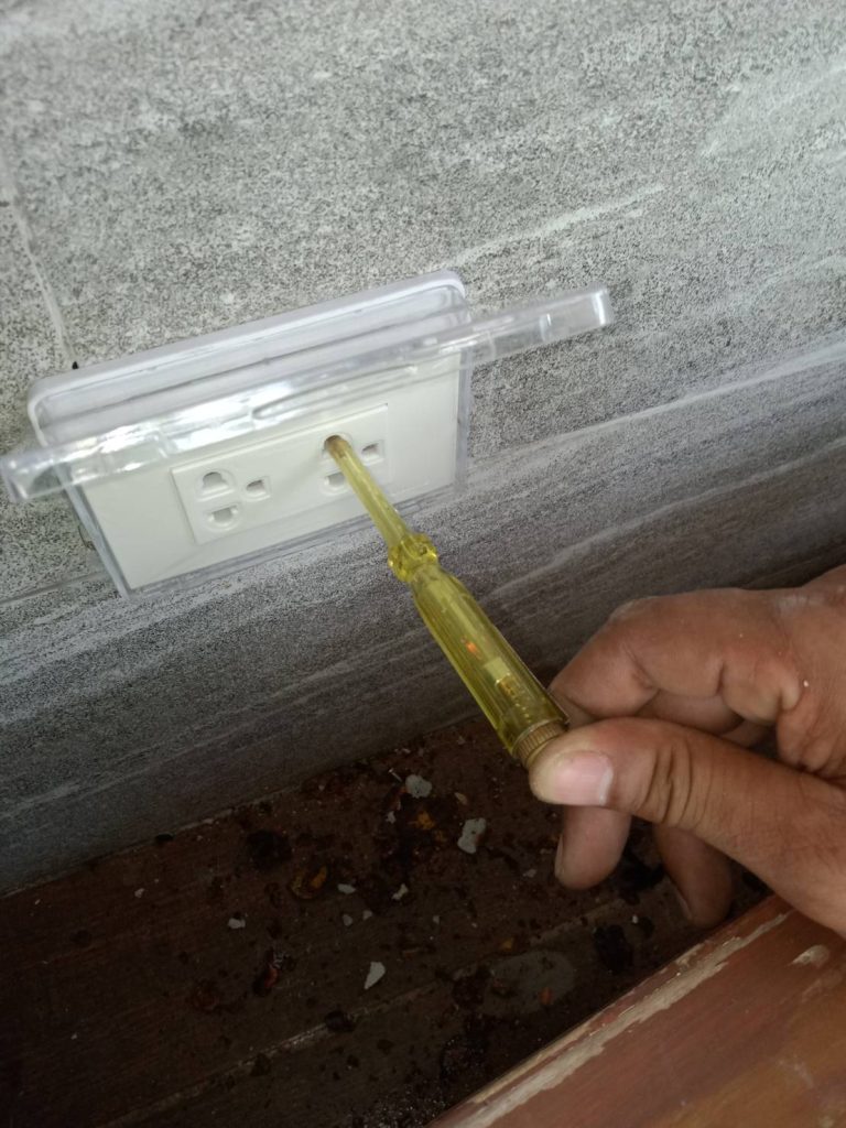 เช็กปลั๊กไฟ