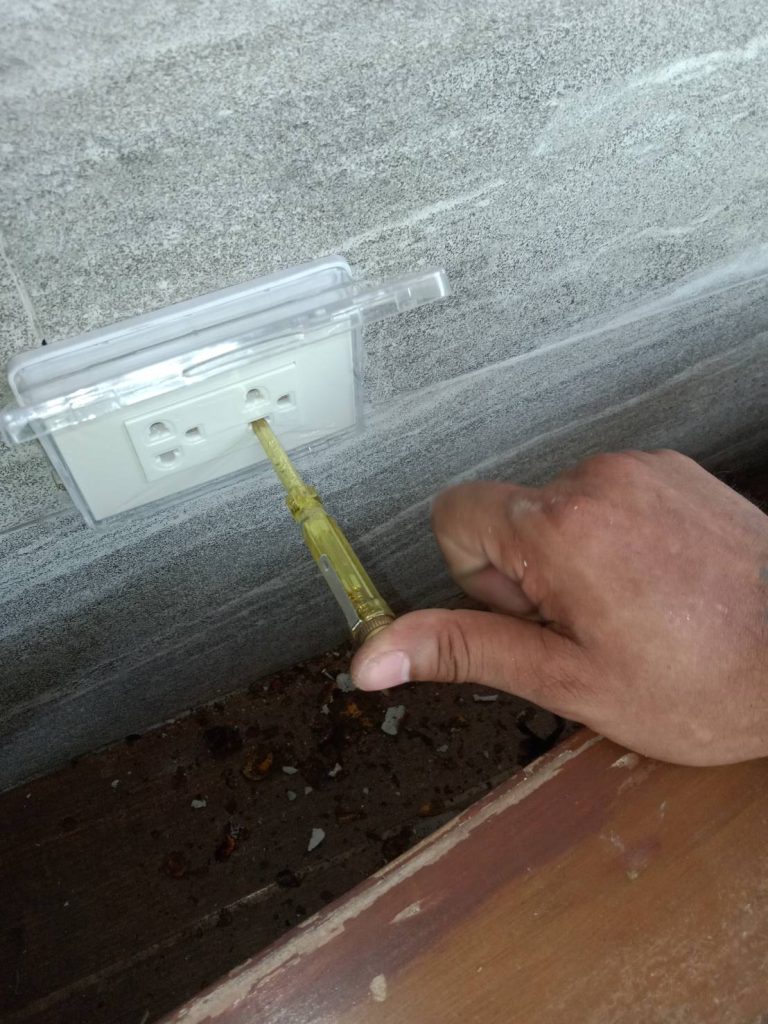 เช็กปลั๊กไฟ