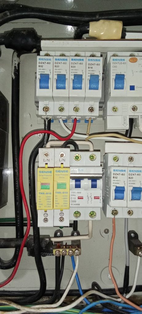 เช็คตู้เมนเบรกเกอร์