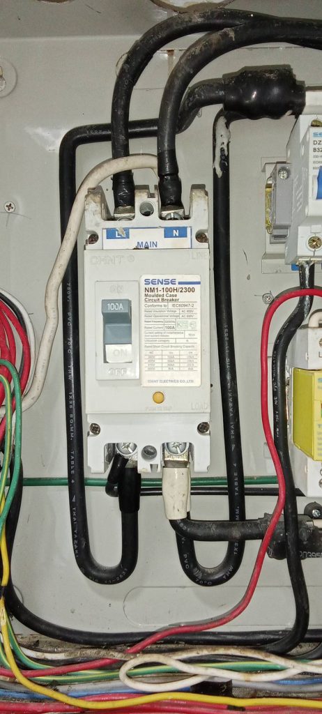 เช็คตู้เมนเบรกเกอร์