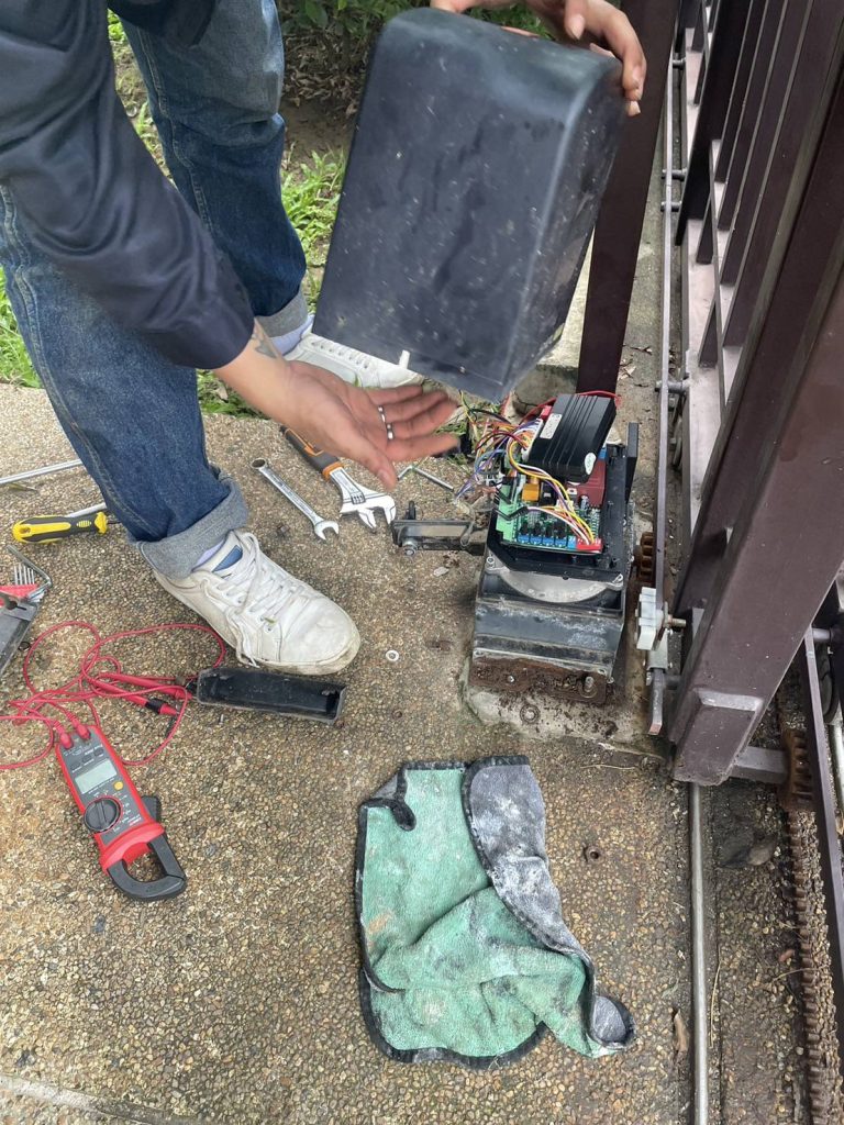 ซ่อมมอเตอร์ประตูรีโมท