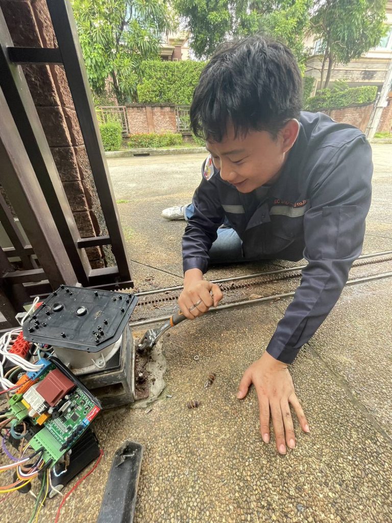 ซ่อมมอเตอร์ประตูรีโมท