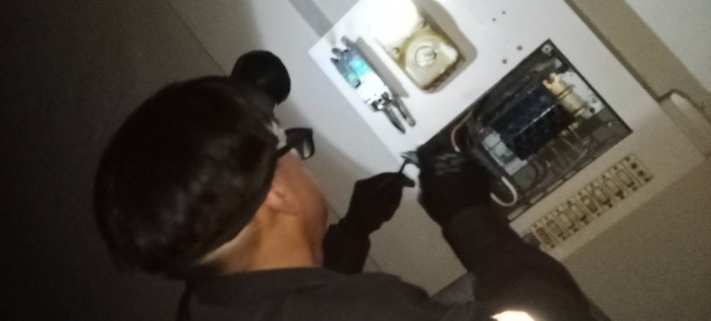 ซ่อมไฟหน้าตู้