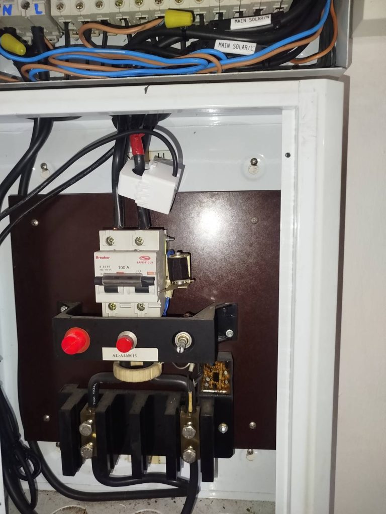 เบรกเกอร์