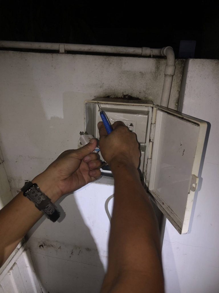 ตรวจเช็กปลั๊กไฟ