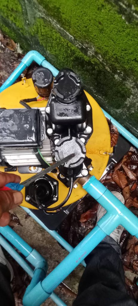 ช่างไฟฟ้าเข้าตรวจเช็กปั๊มน้ำ