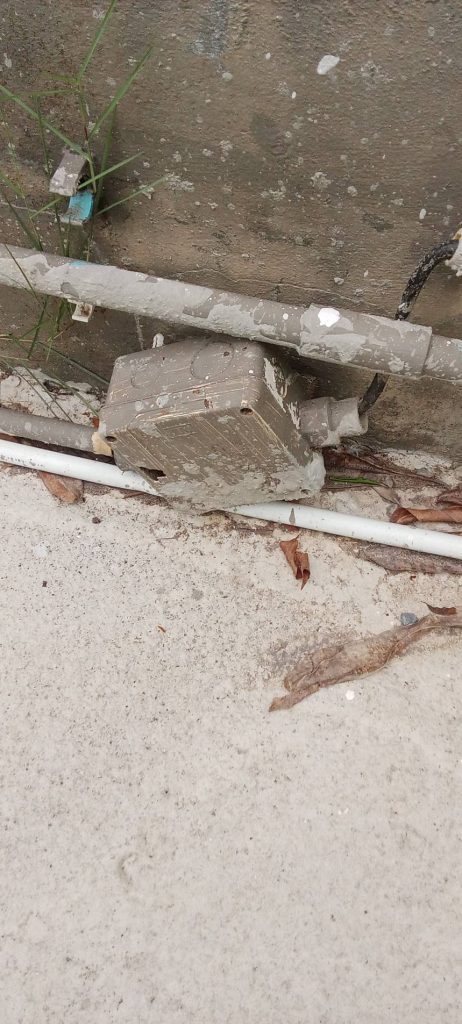 กล่องพักสายชำรุด