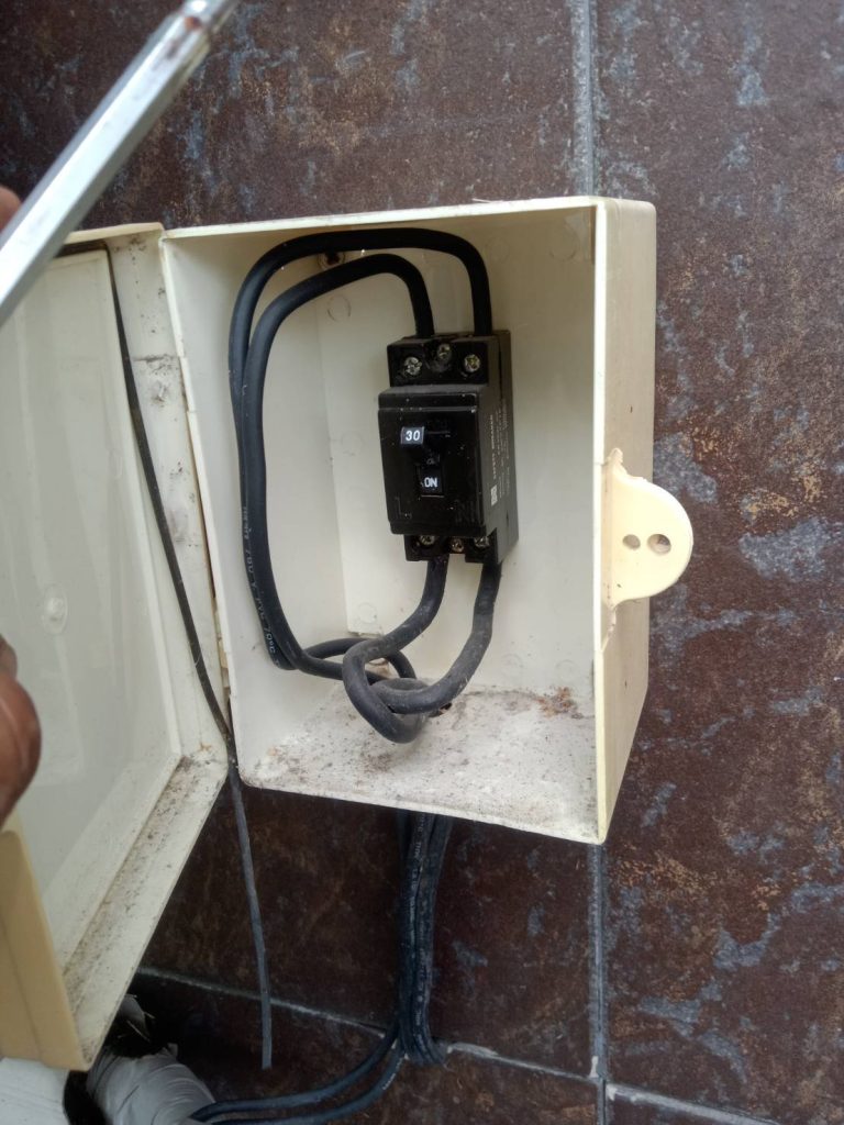 เบรกเกอร์