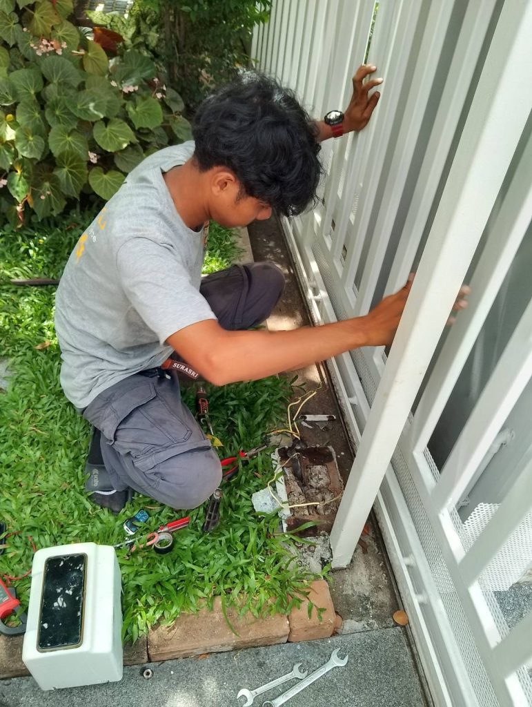 ติดตั้งมอเตอร์ประตูรีโมท