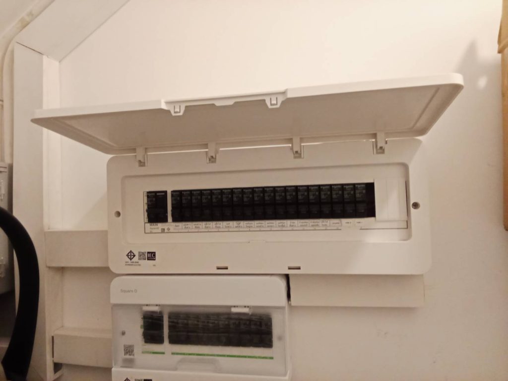 ตู้คอนซูมเมอร์