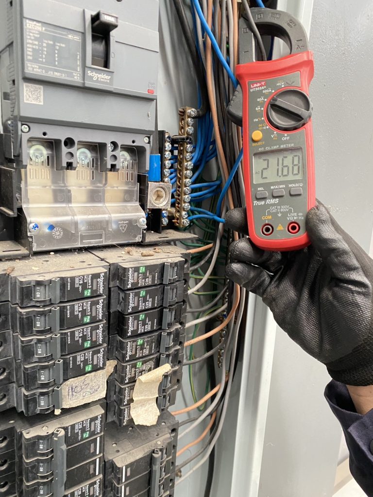 วัดไฟตู้โหลดเซ็นเตอร์