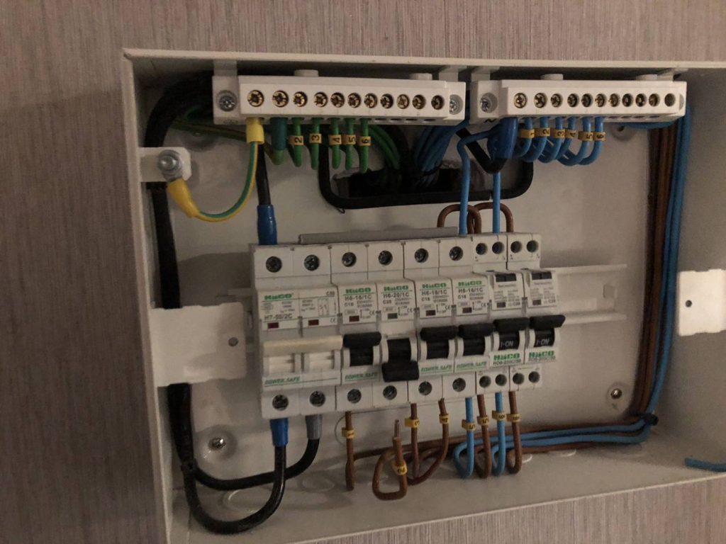 ตู้คอนซูมเมอร์