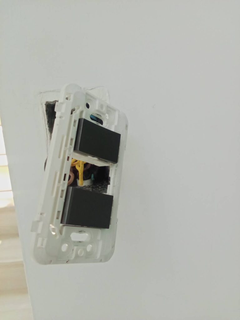 รื้อสวิตช์เช็กสาย