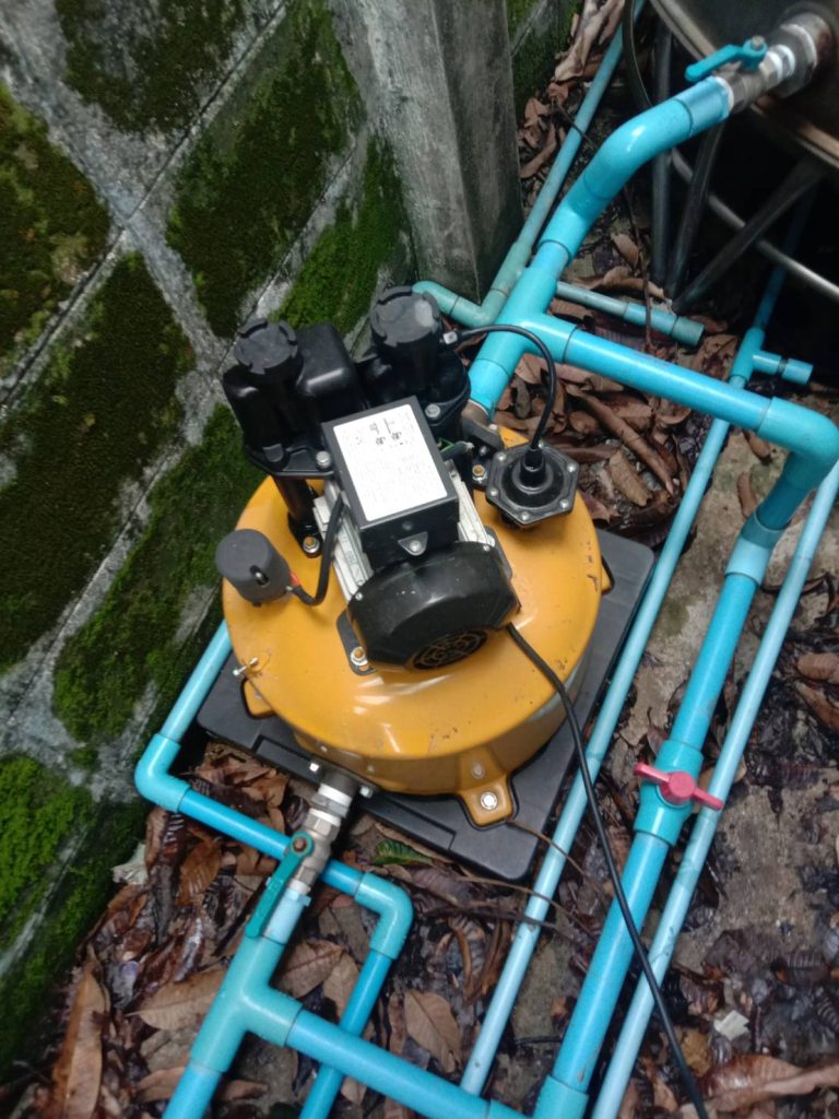 ช่างไฟฟ้าเข้าตรวจเช็กปั๊มน้ำ