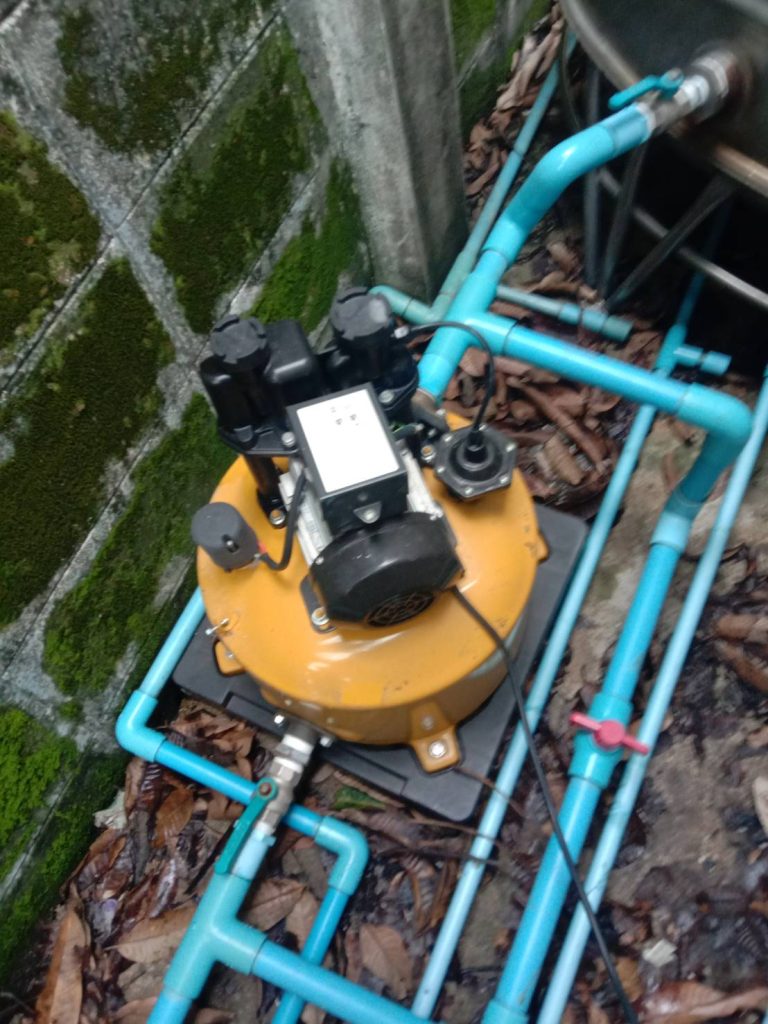 ช่างไฟฟ้าเข้าตรวจเช็กปั๊มน้ำ