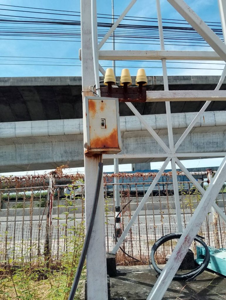 ตู้ไฟสนิมขึ้น