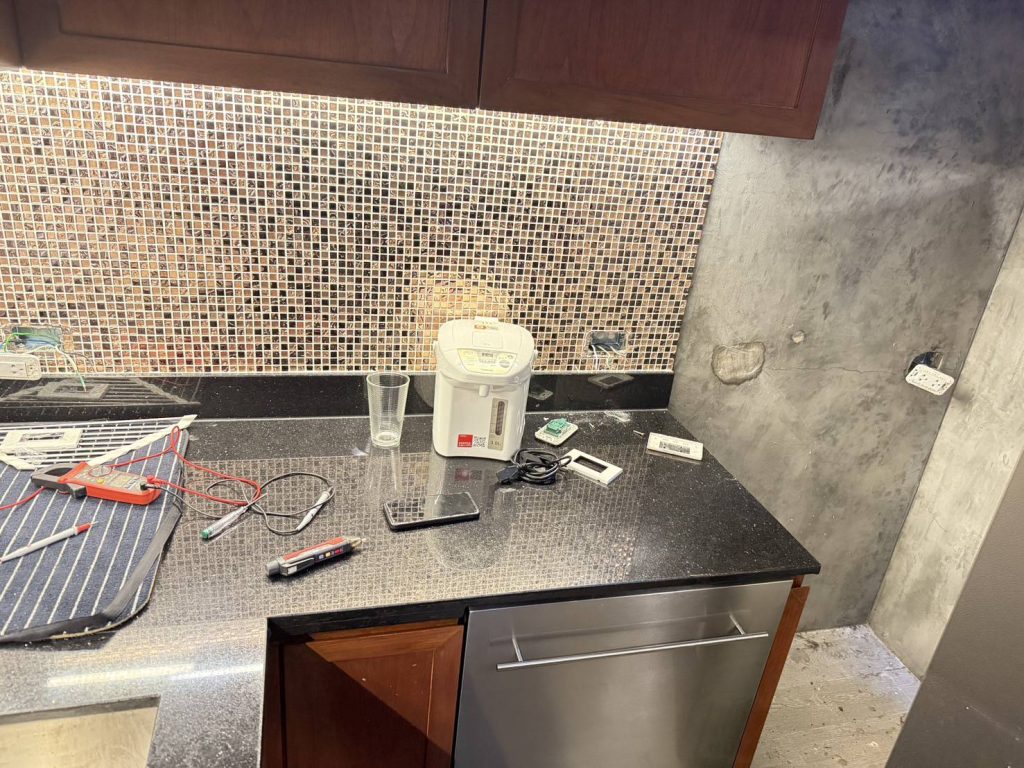 ติดตั้งปลั๊กไฟ