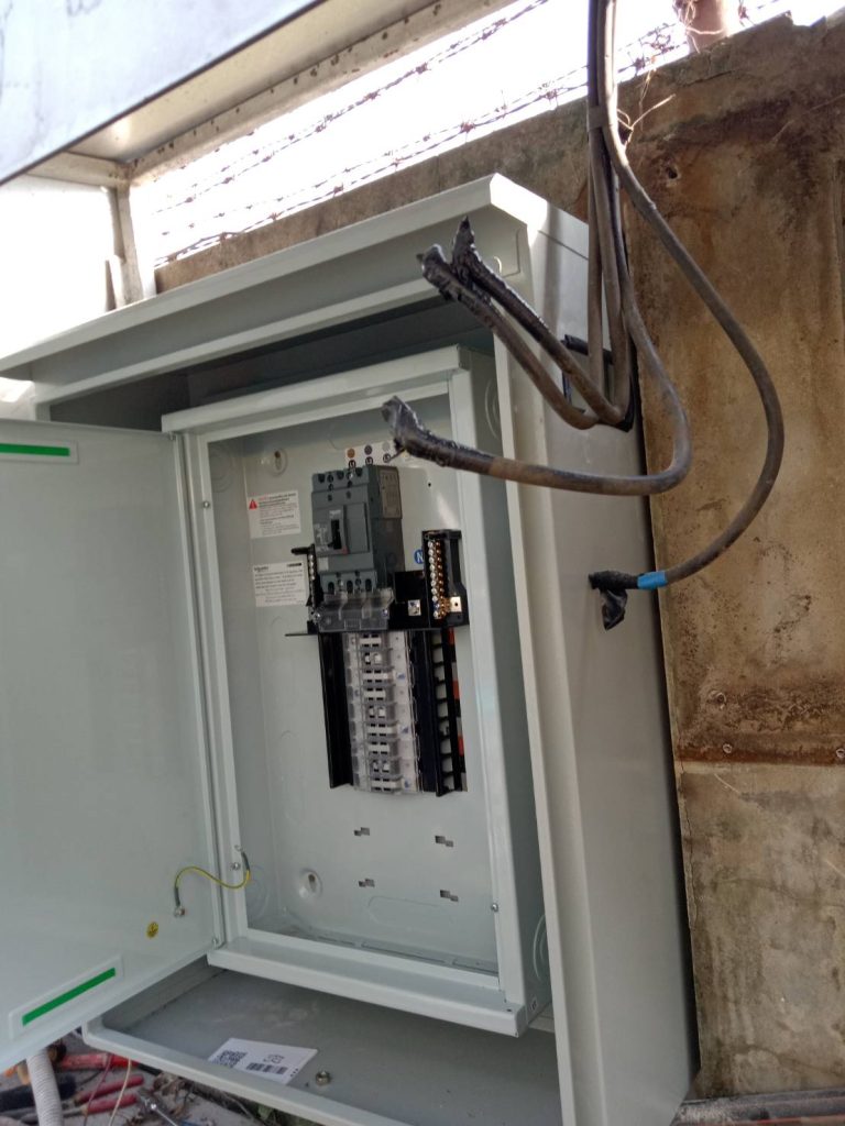 ถอดเปลี่ยนตู้โหลดเซ็นเตอร์