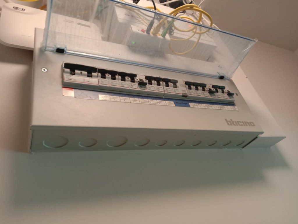 ตู้คอนซูมเมอร์