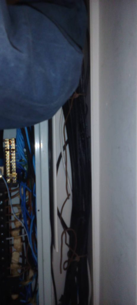 สายไฟในตู้โหลดเซ็นเตอร์