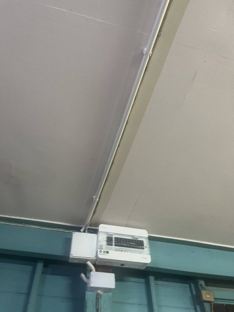 แนวท่อสายไฟและตู้คอนซูมเมอร์