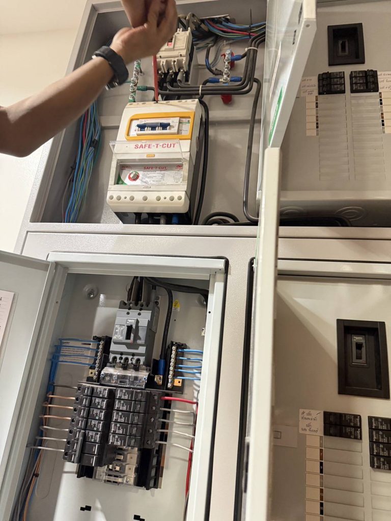 ตรวจเช็กตู้เมนไฟฟ้า
