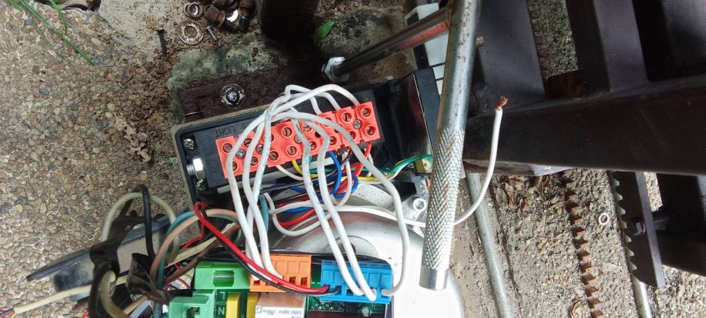 ติดตั้งมอเตอร์ประตูรีโมท