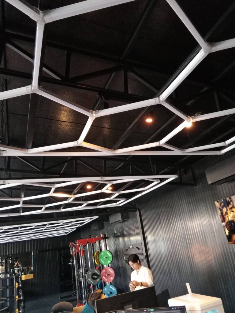 งานติดตั้งหลอดไฟ