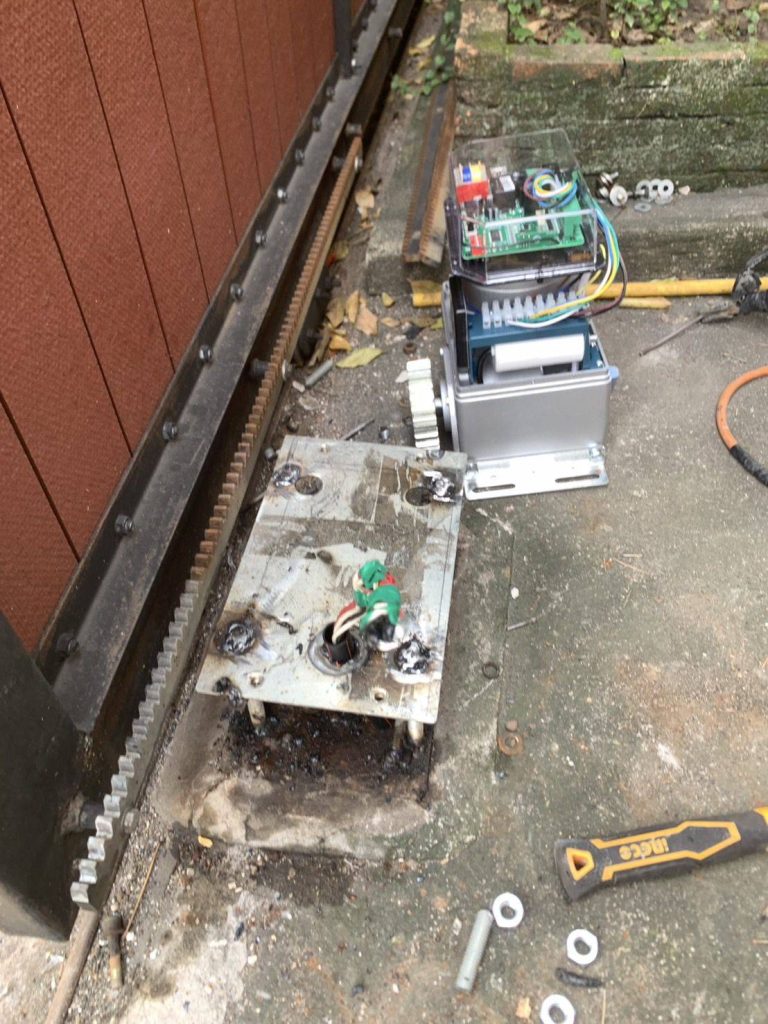 งานติดตั้งประตูรีโมท