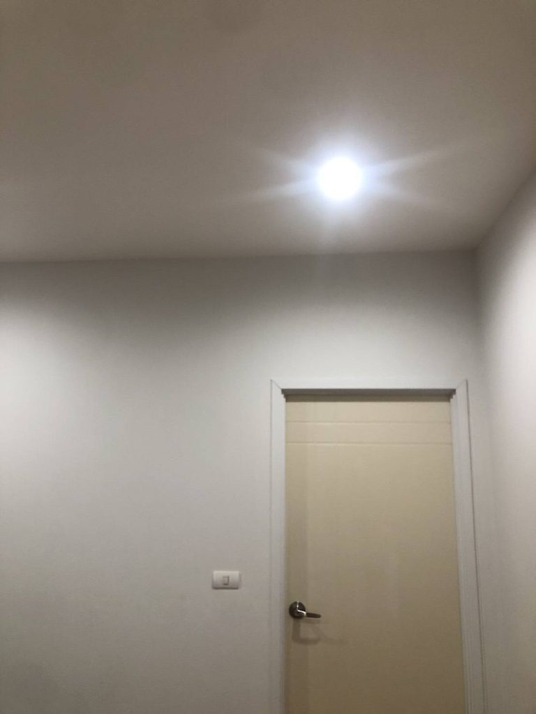 สวิตช์ไฟและดาวน์ไลท์