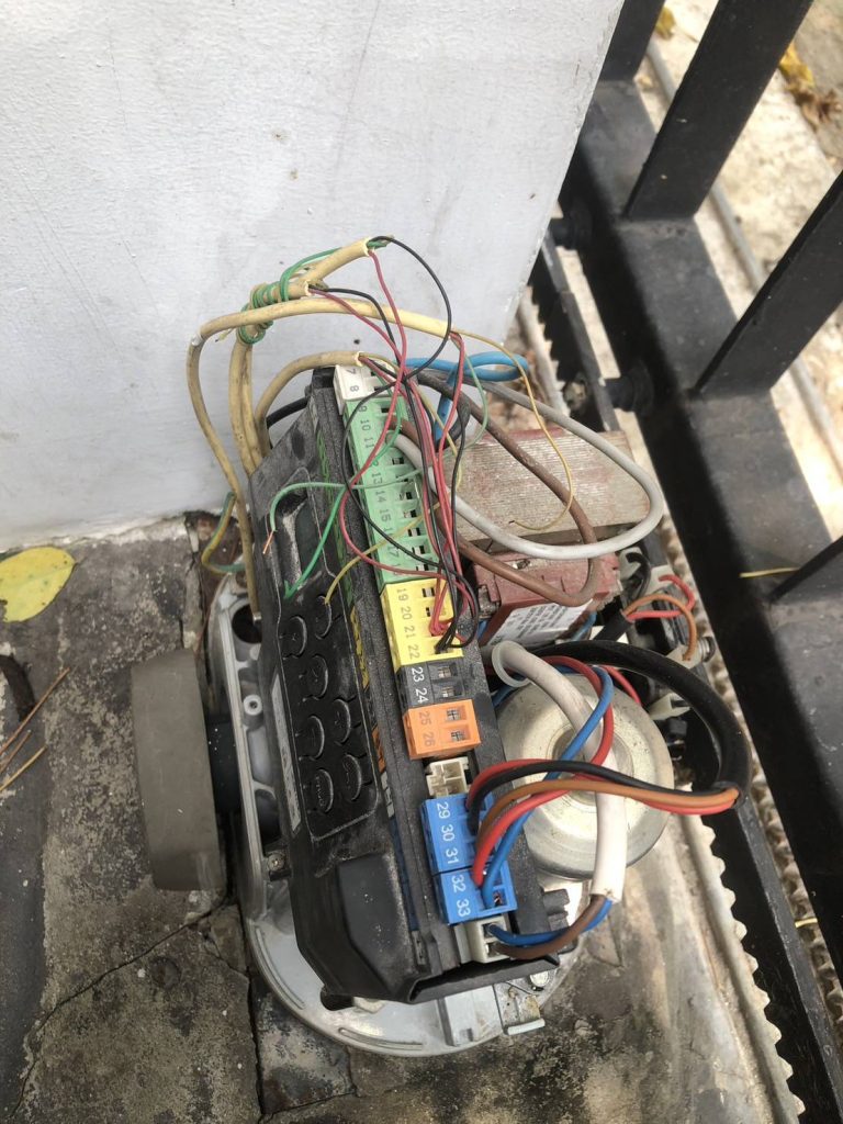 แผงควบคุมมอเตอร์ประตูรีโมท