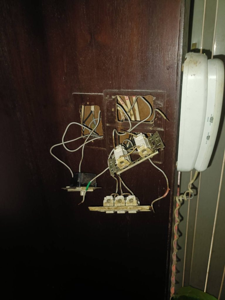 รื้อปลั๊กเตรียมซ่อม