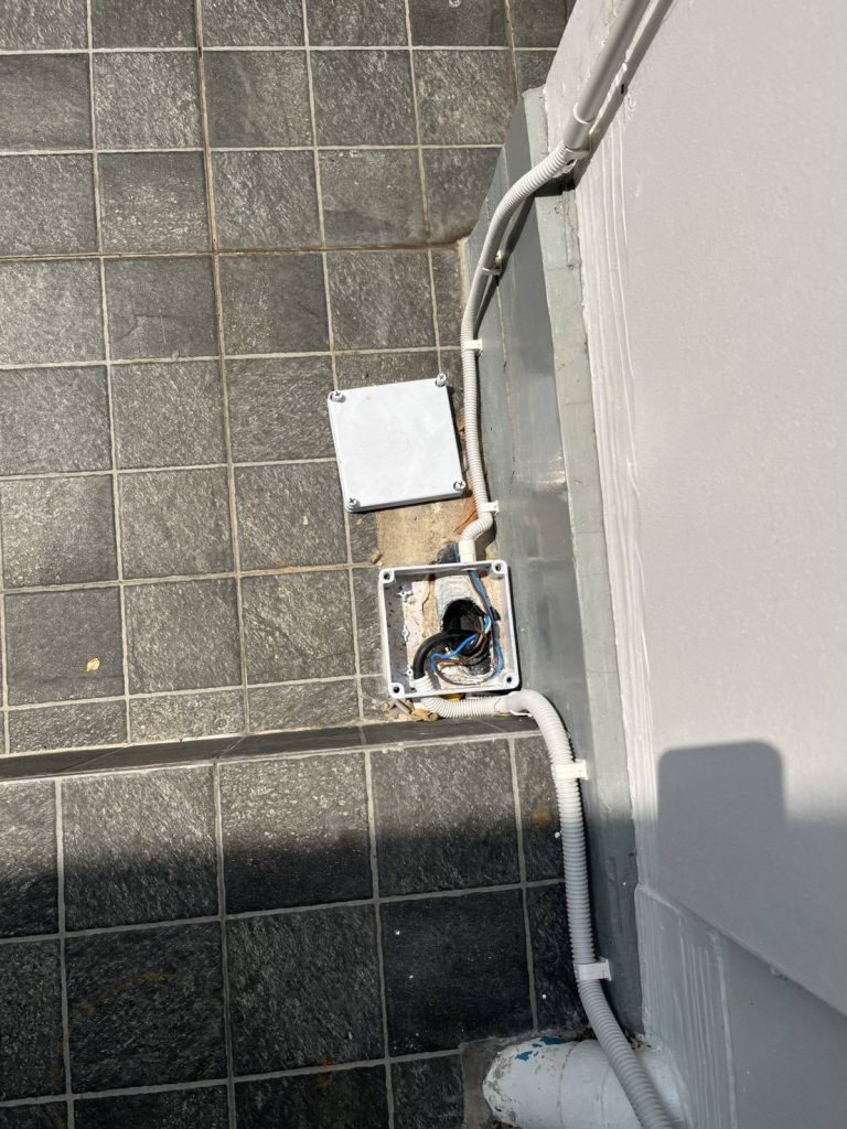 กล่องพักสายไฟ