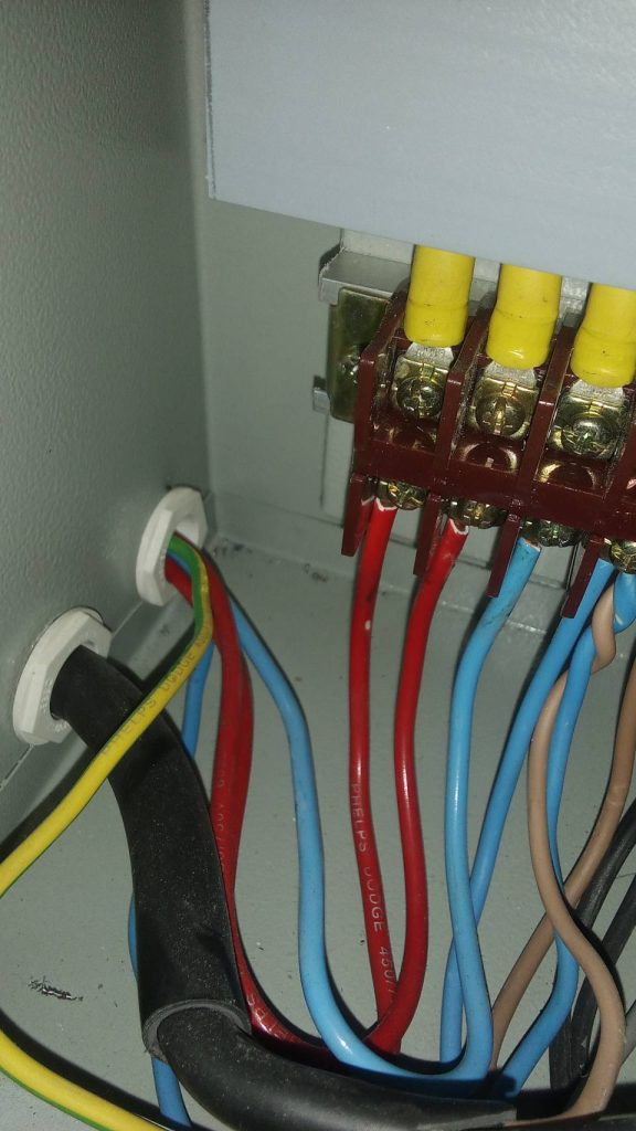 สายไฟและบัสบาร์