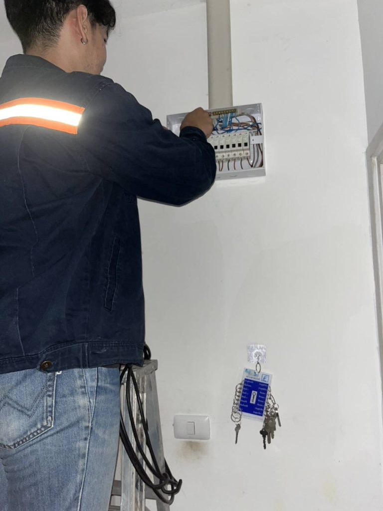 ซ่อมไฟตู้คอนซูมเมอร์