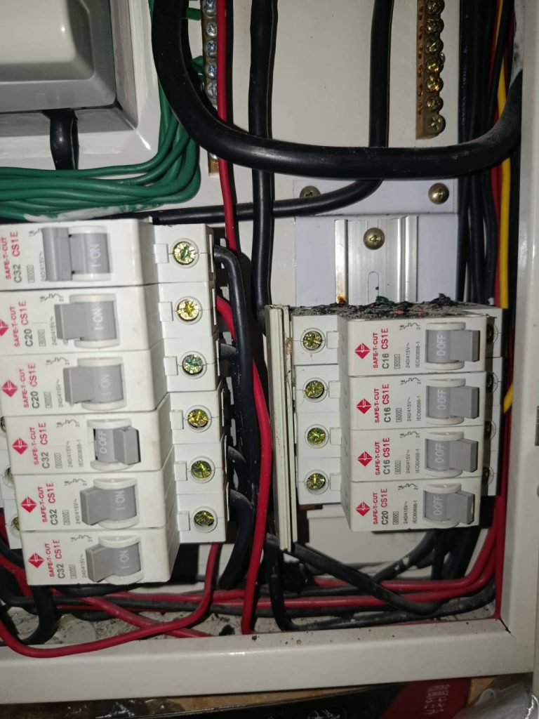 เบรกเกอร์ในตู้โหลดเซ็นเตอร์