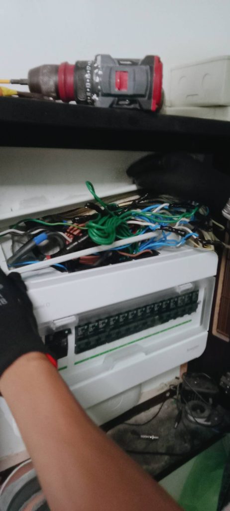 ติดตั้งตู้คอนซูมเมอร์ยูนิต